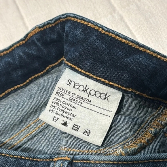 Sneak Peek Shorts - Picture 7 of 11